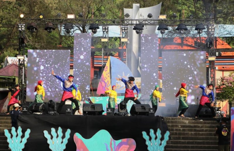 Ujung barat Festival