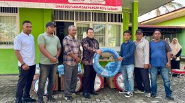 Wali Kota Sabang Zulkifli H Adam serahka lima unit mesin pompa air dari Kementerian Pertanian Republik Indonesia sebagai upaya mendukung sektor pertanian dan ketahanan pangan daerah (Dok.Humas)