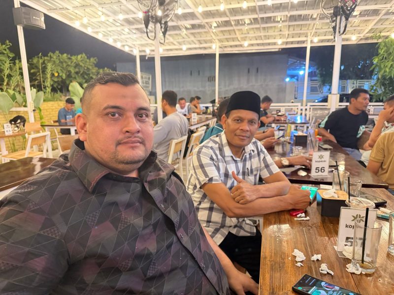 Ketua DPC PPP Bireuen, Dr Athaila M Saleh MA bersama Bendahara DPW PPP Aceh, Zubir Muhammad SE MM