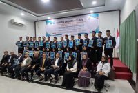 Rektor UNIKI Bireuen, Dr Zainuddin Iba dan pejabat kampus foto bersama 28 lulusan Program Magister Manajemen Fakultas Ekonomi dan Bisnis (FEB) angkatan ke-XVIII, Rabu (15/4) siang.