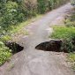 jalan jalan rusak di Jurong Teupin Blang Desa Paya Seunara
