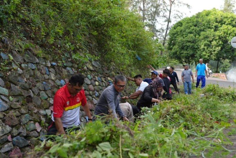 Dalam mendukung Gerakan Indonesia ASRI, Pemerintah Kota Sabang bersama Forkopimda, seluruh unsur TNI/Polri, instansi vertikal, perbankan dan unsur lainnya menggelar apel bersama dan gotong royong massal, untuk menjaga kebersihan Sabang sebagai kota wisata di kawasan Sabang Fair.