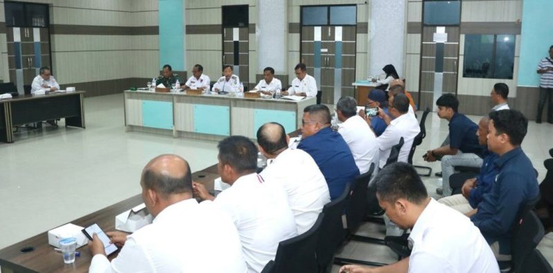 Wakil Wali Kota Sabang, Suradji Junus, memimpin High Level Meeting (HLM) Tim Pengendalian Inflasi Daerah (TPID) Kota Sabang Tahun 2026, Rabu (11/2/2026).