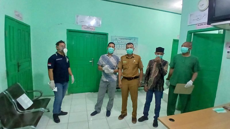 Suasana ruang jenazah RSU dr Fauziah Bireuen, Senin (13/4) malam