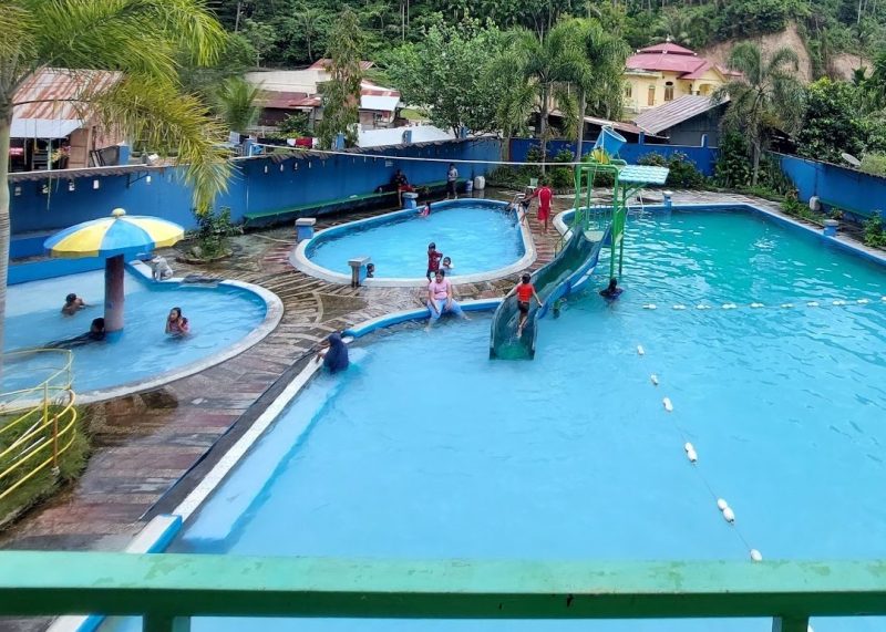 Waterboom Pria Laot hadirkan warna berbeda rekreasi masyarakat. Destinasi wisata air tawar ini jadi alternatif favorit keluarga