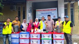 Keuchik Meusee, Salmadi menerima bantuan dari Pemerintah Daerah Administratif Hongkong, Minggu (17/5)
