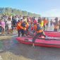 Tim Basarnas mengerahkan  Landing Craft Rubber (LCR) untuk mencari korban tenggelam di Objek Wisata Pantai Jangka, Kecamatan Jangka, Sabtu (30/5) sore.