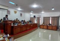 Wakil Bupati Bireuen, Ir H Razuardi MT lagi menyampaikan sambutannya Dalam rapat paripurna diruang sidang DPRK, Selasa (5/5/2026) sore.