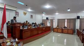 Wakil Bupati Bireuen, Ir H Razuardi MT lagi menyampaikan sambutannya Dalam rapat paripurna diruang sidang DPRK, Selasa (5/5/2026) sore.