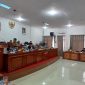 Wakil Bupati Bireuen, Ir H Razuardi MT lagi menyampaikan sambutannya Dalam rapat paripurna diruang sidang DPRK, Selasa (5/5/2026) sore.