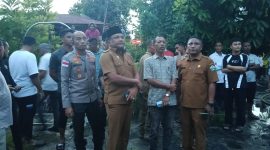 Bupati Bireuen, Ir H Mukhlis ST bersama Kapolres AKBP Tuschad Cipta Herdani SIK M.Med.Com meninjau lokasi kebakaran di Pulo Kiton, Selasa (19/5) sore