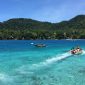 Aktivitas wisatawan dan perahu wisata di kawasan Iboih yang menjadi pusat pariwisata Sabang.