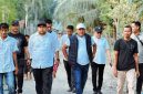 Bupati Bireuen, H Mukhlis ST bersama Kadis Perkim Ir Fadli, SE MSM dan pejabat terkait meninjau dua lokasi Huntap Komunal di Gampong Krueng Simpo, Kecamatan Juli, Jumat (22/5) sore.
