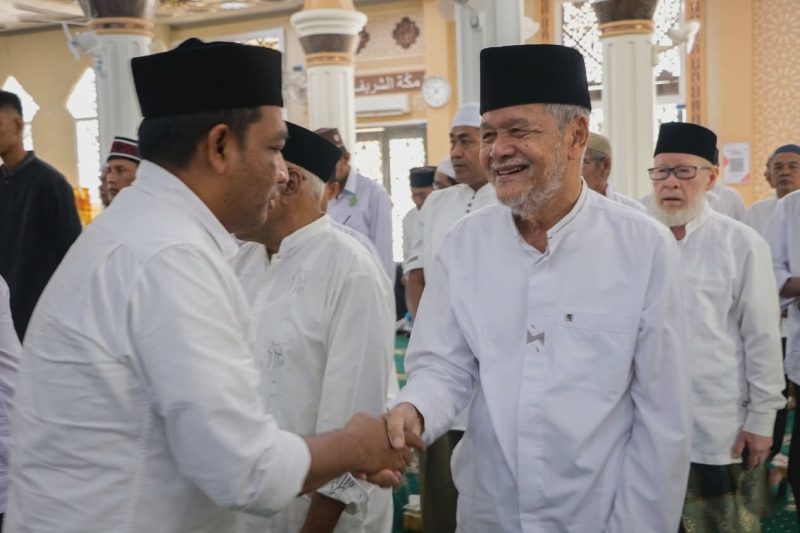Suasana prosesi peusijuk jamaah calon haji Kota Sabang sebagai bentuk doa dan restu sebelum keberangkatan ke Tanah Suci.