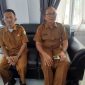 Kacabdin Wilayah IV Bireuen, Abdul Hamid SPd MPd dan Kepala SMAN 2 Bireuen, Hasan Basri, SPd MM memberi keterangan kepada Metro Aceh, Senin (11/5) pagi.
