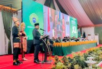 Bupati Ir H Mukhlis ST dalam rapat senat terbuka dalam rangka wisuda diploma, sarjana dan pasca sarjana di kampus Umuslim, Sabtu (20/6)