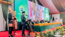 Bupati Ir H Mukhlis ST dalam rapat senat terbuka dalam rangka wisuda diploma, sarjana dan pasca sarjana di kampus Umuslim, Sabtu (20/6)