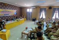 Asisten I, Mulyadi, SH.,MM membaca sambutan Sekda Ismunandar, ST.,MT, di Opprom Setdakab, Selasa (23/6) pagi.