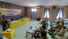 Asisten I, Mulyadi, SH.,MM membaca sambutan Sekda Ismunandar, ST.,MT, di Opprom Setdakab, Selasa (23/6) pagi.