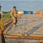 Lantai jembatan duplikasi Krueng Tingkeum Kutablang arah Banda Aceh Sudah di cor, Rabu (24/6) sore.