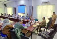 Sekdakab Bireuen, Ismunandar, ST.,MT sedang menyampaikan sambutannya di Aula Dinas Syariat Islam (DSI), Selasa (23/6)