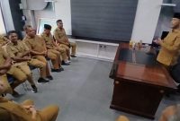 Wakil Bupati Bireuen, Ir H Razuardi, MT menyampaikan sambutan, diruang kerjanya, Selasa (30/6) pagi.