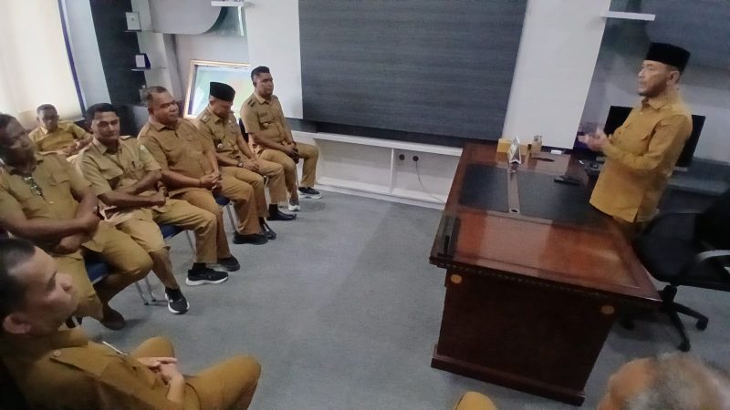 Wakil Bupati Bireuen, Ir H Razuardi, MT menyampaikan sambutan, diruang kerjanya, Selasa (30/6) pagi.