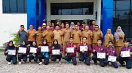 Siswa SMA/SMK juara O2SN tingkat Kabupaten Bireuen berangkat ke Banda Aceh untuk mengikuti event tingkat Provinsi Aceh, di halaman Kantor Cabdin Wilayah IV, Selasa (14/7) pagi.