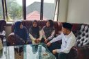 Wakil Bupati, Ir H Razuardi MT berdiskusi dengan Kapus di Pendopo Bupati usai rapat pertemuan, Jum'at (17/7) sore