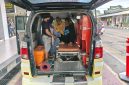 Ambulan Takabeya Peduli menjemput jemput pekerja migran asal Ule Gle Makmur Bireuen sakit dari Malaysia, Selasa (28/7) pagi.