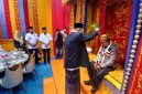 Kapolda Aceh, Ir Pol Ruddi Setiawan, SIK.,SH.,MH dipeusijuk oleh Ketua MPU Bireuen, Tgk Saifuddin Muhammad, S.Hi.,MH.