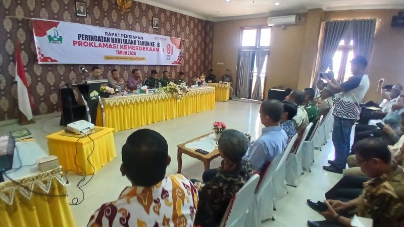 Sekdakab Bireuen, Ismunandar, MT lagi menyampaikan arahan saat rapat di Opprom Kapuspemkab, Kamis (23/7) pagi.