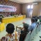 Sekdakab Bireuen, Ismunandar, MT lagi menyampaikan arahan saat rapat di Opprom Kapuspemkab, Kamis (23/7) pagi.