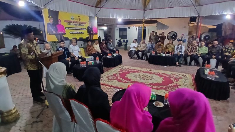 Suasana malam lepas sambut Kapolres Bireuen di Gazebo Pendopo, Senin (20/7)