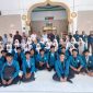 Wakil Rektor III Umuslim Peusangan, Kabupaten Bireuen, Dr drh Zulfikar, MSi bersama mahasiswa KKMT di Gampong Pante Lhong, Rabu (22/7).