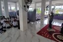 Pimpinan Yayasan Az Zanjabil, Drs Tgk H Akhtiar Ismail, Lc MA lagi menyampaikan arahannya, Rabu (15/7) pagi.