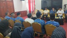 Bupati H Mukhlis ST menggelar pertemuan bersama 20 Kepala Puskesmas di oproom pendopo, Jum'at (17/7)