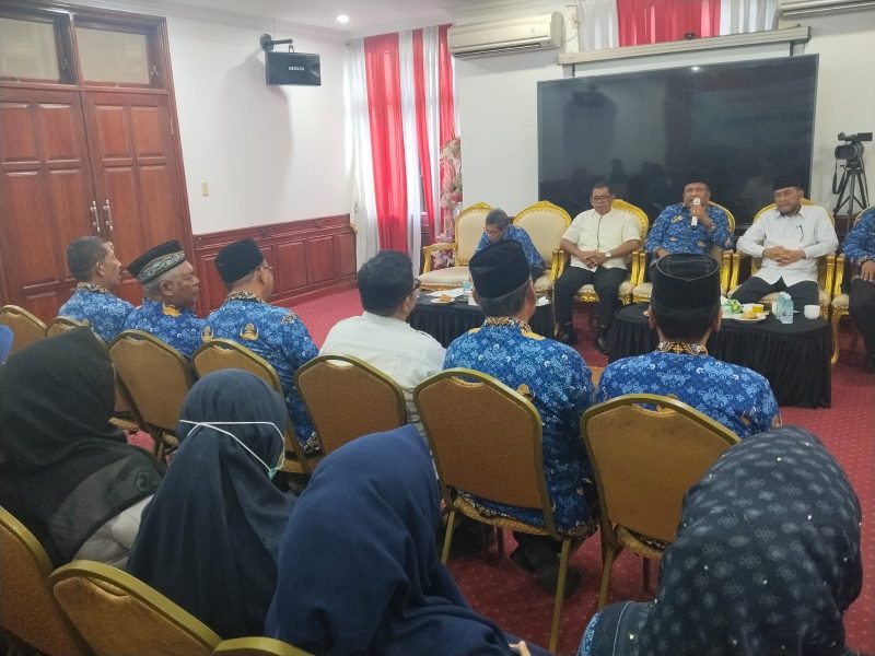 Bupati H Mukhlis ST menggelar pertemuan bersama 20 Kepala Puskesmas di oproom pendopo, Jum'at (17/7)