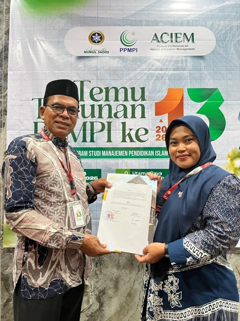 Dosen Prodi MPI Fakultas Tarbiyah UIA Paya Lipah Peusangan, Kabupaten Bireuen, Drs Yusri MA raih penghargaan nasional, di ajang MPI Award 2026 di Universitas Nurul Jadid (UNUJA), Situbondo, Provinsi Jawa Timur, Jumat (24/7).