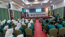 Mahasiswa KKM UNIKI Bireuen ikuti pembekalan sebelum melaksanakan pengabdian di Kabupaten Pidie Jaya, di Aula Lantai II UNIKI, Kamis (23/7) pagi.