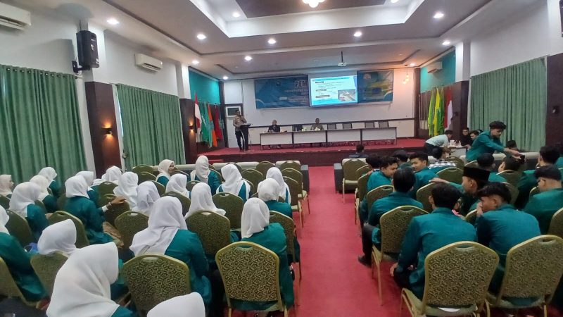 Mahasiswa KKM UNIKI Bireuen ikuti pembekalan sebelum melaksanakan pengabdian di Kabupaten Pidie Jaya, di Aula Lantai II UNIKI, Kamis (23/7) pagi.