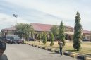 Suasana halaman Mapolres Bireuen, saat para wartawan meninggalkan lokasi konferensi pers, Minggu (26/7)