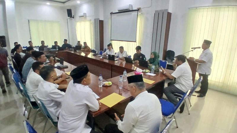 Asisten I Setdakab Bireuen, Mulyadi, SH.,MM sedang menyampaikan sambutan, Rabu (26/8) pagi.