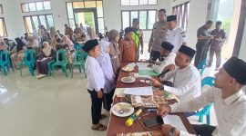Panitia melayani peserta ambil nomor urut mengikuti lomba tilawah kanak-kanak di gedung serbaguna Kecamatan Peusangan Selatan, Rabu (12/8) pagi.