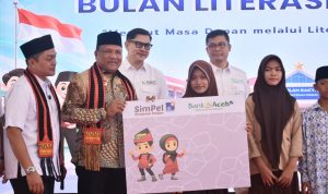 Diserah Bupati dan Kepala OJK, 1.000 Siswa Bireuen Terima Rekening BAS, BSI dan Asuransi Kecelakaan Diri