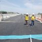 PPK 1.3 Provinsi Aceh, Isnanda melihat kondisi jembatan baru atau duplikasi Krueng Tingkeum Kutablang, Minggu (30/8) pagi.