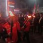 Bupati dan Wakil Bupati Bireuen, Ir H Mukhlis, ST dan Ir H Razuardi, MT, Forkopimda dan pejabat Pemkab menyaksikan ratusan peserta pawai taptu keluar dari pendopo jalan kaki keliling Kota Bireuen, Minggu (16/8) malam.