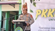 Kapolres Bireuen, AKBP Yulhendri, SH.,SIK.,S.Psi.,MIK lagi menyampaikan arahannya, di Kampus Timur Universitas Almuslim Peusangan, Rabu (26/8) pagi.