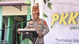 Kapolres Bireuen, AKBP Yulhendri, SH.,SIK.,S.Psi.,MIK lagi menyampaikan arahannya, di Kampus Timur Universitas Almuslim Peusangan, Rabu (26/8) pagi.