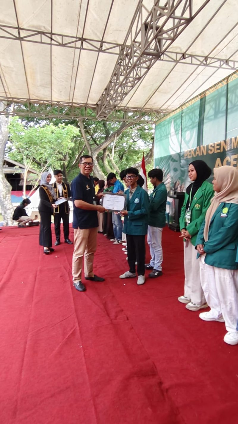 Muhammad Davi Januarsyah mahasiswa FKOM UNIKI Bireuen juara III lomba fotografi PEKSIMIDA XVII Aceh